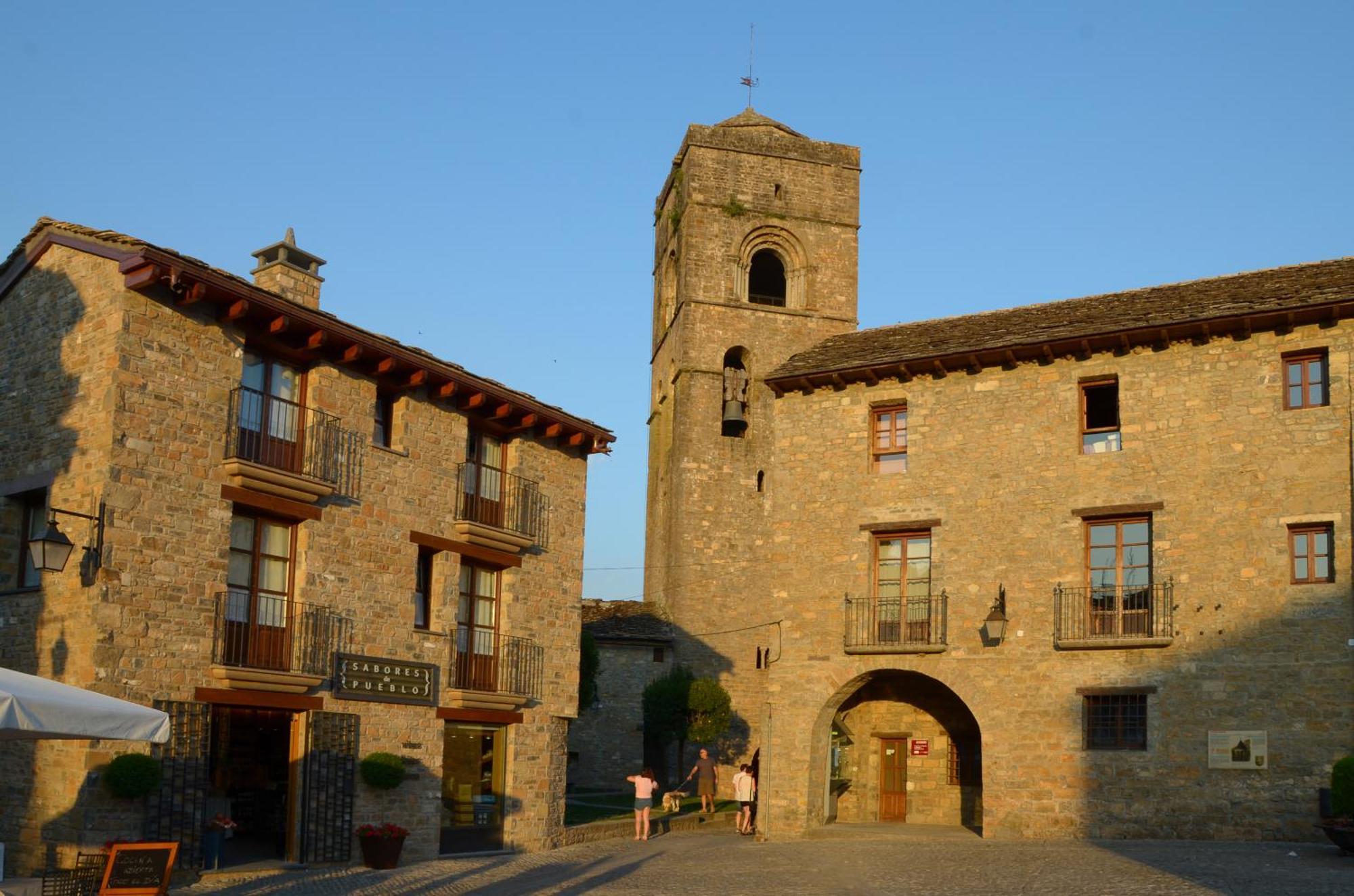 Apartamentos El Palacete De אינסה מראה חיצוני תמונה
